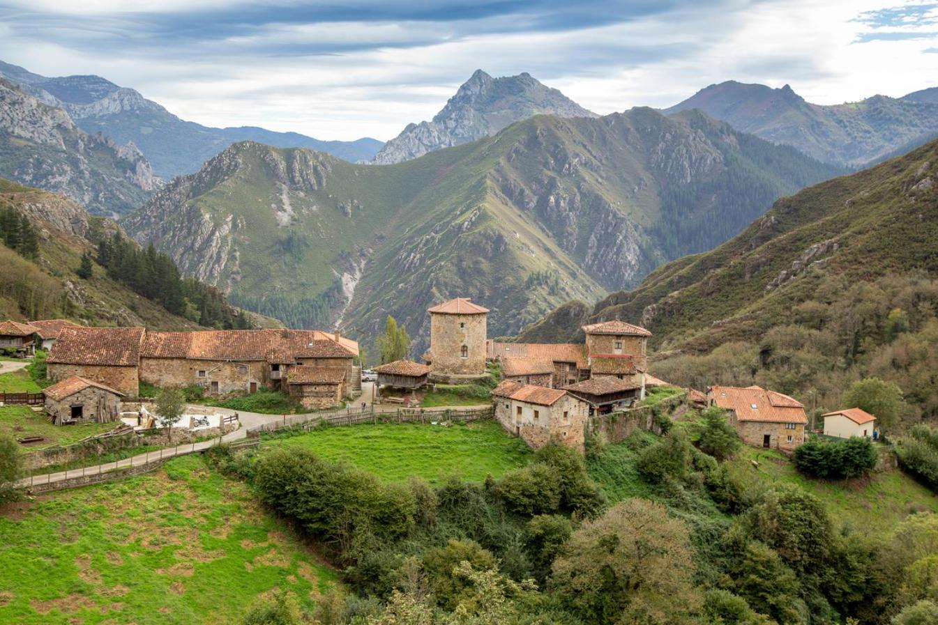 El Torreon - Las Casas Del Oso Proaza Exteriör bild